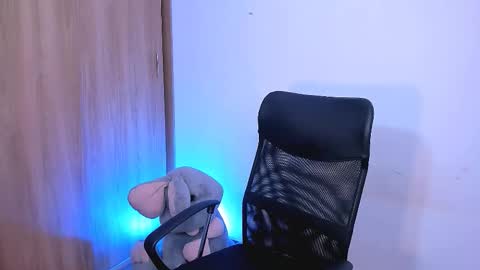 Yenifer Barahona Acuario online show from 13, 12, 2025