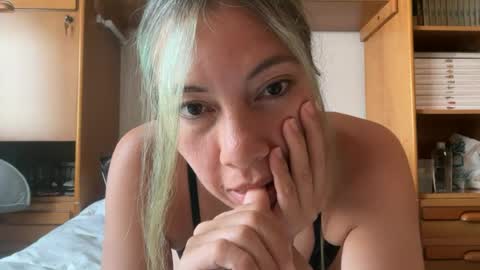 Snapshot of yenlo01 chatting on 30, 6, 2026 yenlo01 online show from 30, 6, 2026