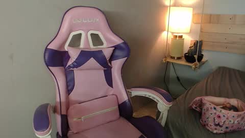 Snapshot of yenn_claros chatting on 1, 12, 2025 Yenni online show from 1, 12, 2025