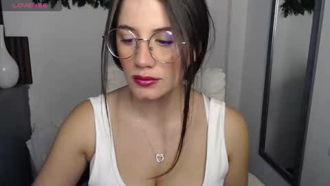 Snapshot of yenn_claros chatting on 6, 2, 2026 Yenni online show from 6, 2, 2026