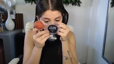 Snapshot of yenn_claros chatting on 25, 2, 2026 Yenni online show from 25, 2, 2026