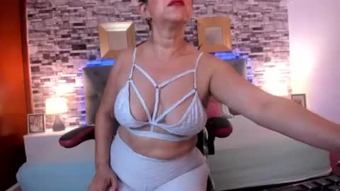 Snapshot of yeseniaa_25 chatting on 14, 7, 2026 Yeseniaa online show from 14, 7, 2026