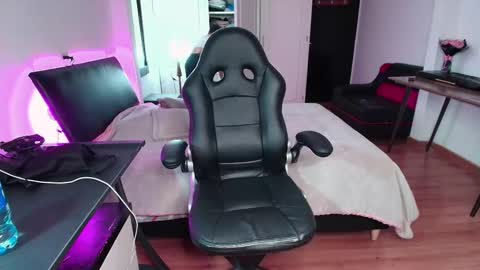 yesie_hot2 online show from 19, 9, 2025