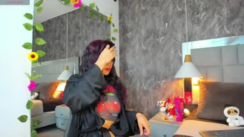 Snapshot of yiyisandoval chatting on 4, 4, 2026 yiyisandoval online show from 4, 4, 2026