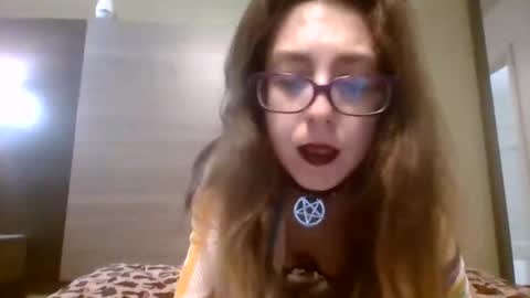 Snapshot of ykkrahs chatting on 17, 11, 2025 Alice Sharkky Sunshine Manson online show from 17, 11, 2025