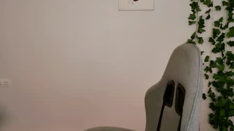 yoka_paradoxxx online show from 3, 2, 2026