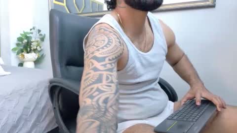 Snapshot of yorbymaxx chatting on 25, 10, 2025 YORBY MAX online show from 25, 10, 2025