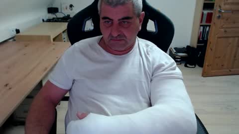 yoschi1976 online show from 30, 11, 2025