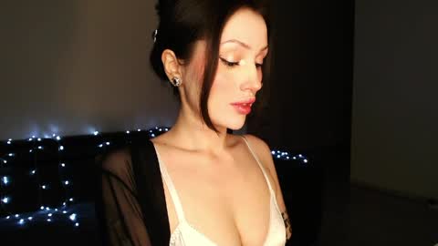 Sophie online show from 10, 4, 2026