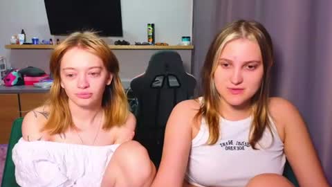 Snapshot of younona chatting on 15, 7, 2026 Anna and Luna online show from 15, 7, 2026
