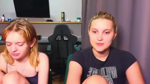 Snapshot of younona chatting on 17, 7, 2026 Anna and Luna online show from 17, 7, 2026