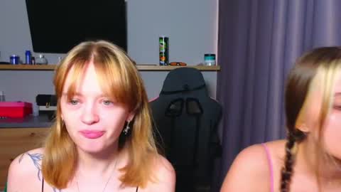 Snapshot of younona chatting on 22, 7, 2026 Anna and Luna online show from 22, 7, 2026