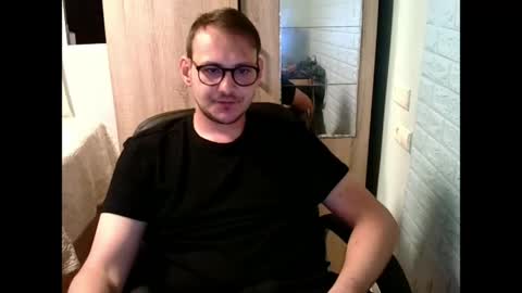 Snapshot of younromki chatting on 28, 4, 2026 A... online show from 28, 4, 2026