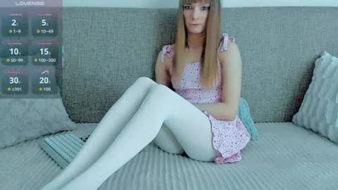 Snapshot of your_caramelka chatting on 7, 4, 2026 Lily online show from 7, 4, 2026
