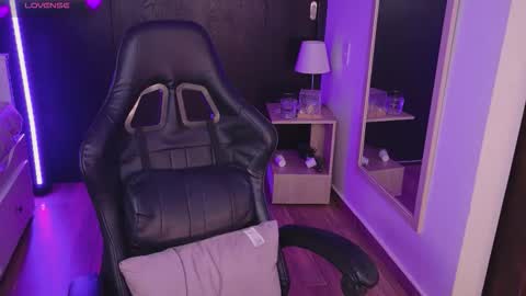 Snapshot of your_dream1217 chatting on 6, 11, 2025 Valery online show from 6, 11, 2025