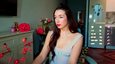 your Evaa online show from 2, 11, 2025