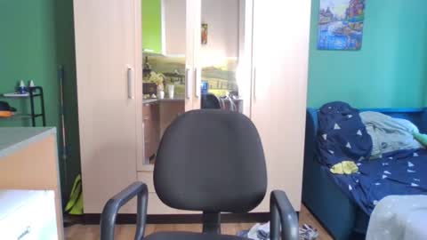 Snapshot of your_honeyy chatting on 25, 6, 2026 Mark online show from 25, 6, 2026
