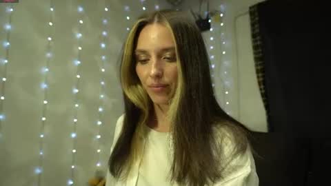 Snapshot of your_little_flexible_girl chatting on 13, 6, 2026 Meri online show from 13, 6, 2026