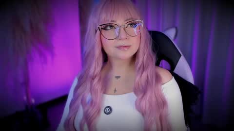 Cami independent model online show from 18, 4, 2026