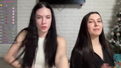 Snapshot of your_sweet_angel_ chatting on 25, 1, 2025 Mia online show from 25, 1, 2025