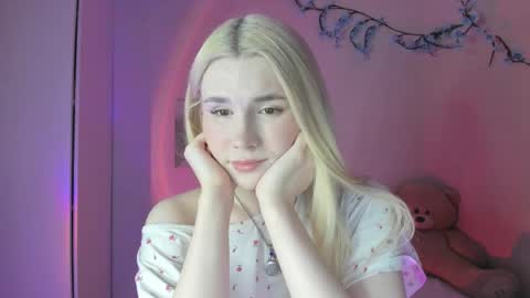 Snapshot of your_tender_doll chatting on 18, 3, 2026 Alice online show from 18, 3, 2026