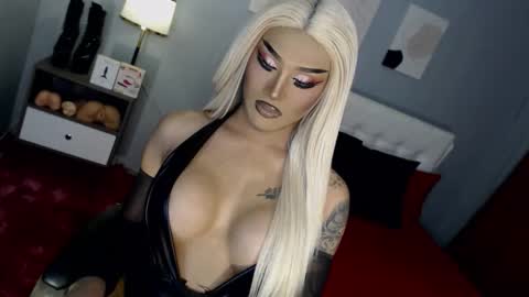 TRICXIEBELLE online show from 1, 12, 2025