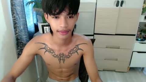 Snapshot of yourasian_eric chatting on 25, 4, 2026 yourasian_eric online show from 25, 4, 2026