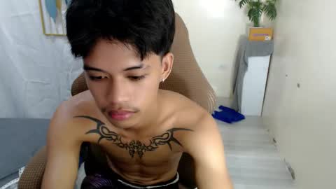 Snapshot of yourasian_eric chatting on 15, 5, 2026 yourasian_eric online show from 15, 5, 2026