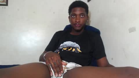 Yourdaddy2005 online show from 21, 11, 2025