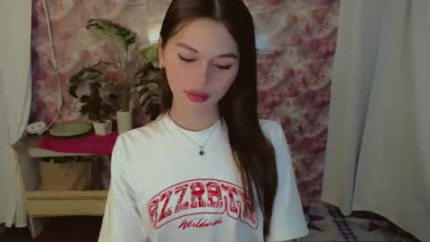 Snapshot of yourfavoratesunshine chatting on 26, 5, 2026 Sunshine online show from 26, 5, 2026