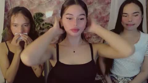 Snapshot of yourfavoratesunshine chatting on 4, 6, 2026 Sunshine online show from 4, 6, 2026