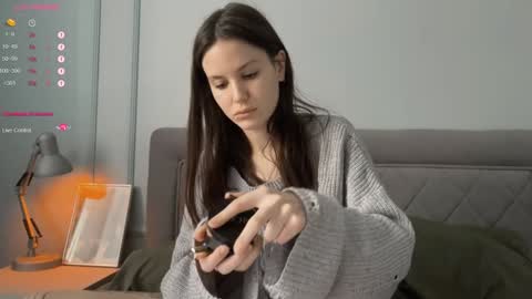 Snapshot of yourher0in chatting on 23, 12, 2024 Aida online show from 23, 12, 2024