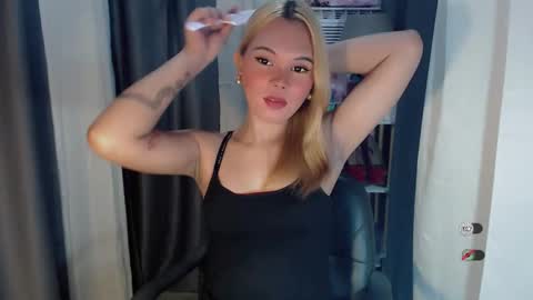 Snapshot of yourlovekylie chatting on 24, 4, 2026 KYLIE MORE online show from 24, 4, 2026