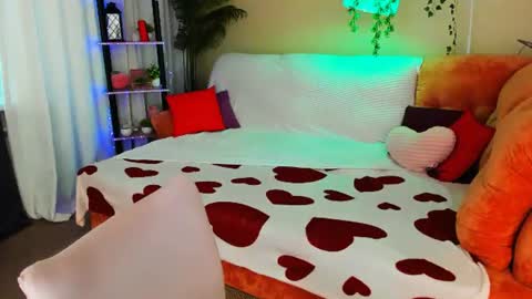 Snapshot of yourlovelystoryy chatting on 15, 6, 2026 Vetta online show from 15, 6, 2026
