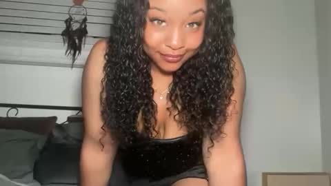 Snapshot of yourmommysilk chatting on 9, 5, 2026 YOURMOMMY online show from 9, 5, 2026