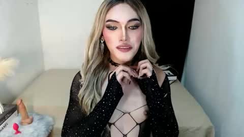 Snapshot of yournaughtykendal chatting on 22, 5, 2026 TIFFANY SUCKING QUEEN online show from 22, 5, 2026