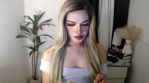 Snapshot of yournaughtykendal chatting on 11, 6, 2026 TIFFANY SUCKING QUEEN online show from 11, 6, 2026