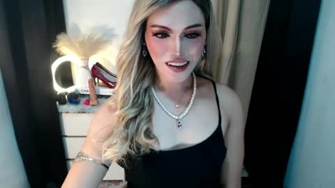 Snapshot of yournaughtykendal chatting on 24, 6, 2026 TIFFANY SUCKING QUEEN online show from 24, 6, 2026