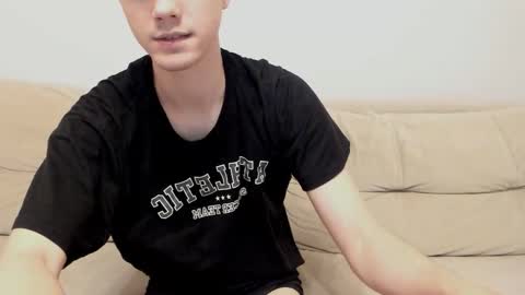 Snapshot of yueslang chatting on 20, 10, 2025 Yue Lang and Samm online show from 20, 10, 2025