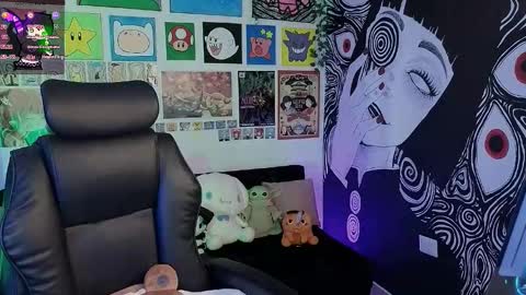    rawr   Anne Independent model      online show from 7, 11, 2025