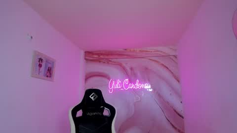 Yuliet online show from 10, 11, 2025