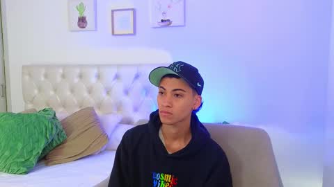 yulian_vasquez online show from 3, 2, 2026