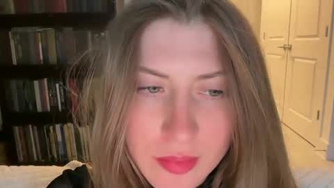 yumiandwolf online show from 8, 3, 2025