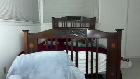 yumiandwolf online show from 14, 12, 2025