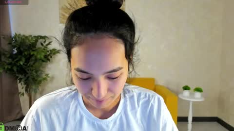 Snapshot of yummy_lamii chatting on 28, 4, 2026 Cindey online show from 28, 4, 2026