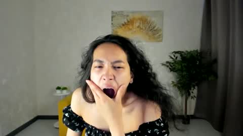 Snapshot of yummy_lamii chatting on 18, 5, 2026 Cindey online show from 18, 5, 2026