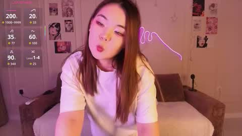 Snapshot of yummy_yuna chatting on 22, 11, 2025 Yumi online show from 22, 11, 2025