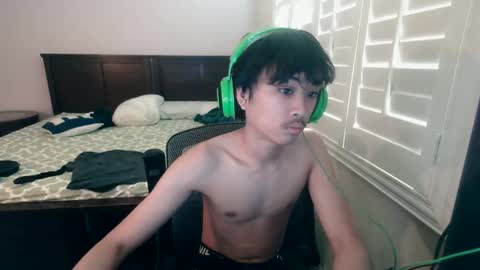 yungasianboyy2007 online show from 14, 4, 2026