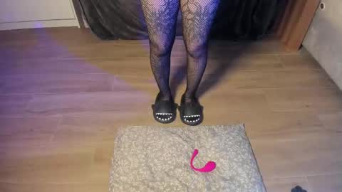 Hi My name Yuriko online show from 4, 3, 2025