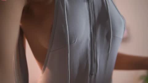 Yuyi Cam online show from 23, 11, 2025